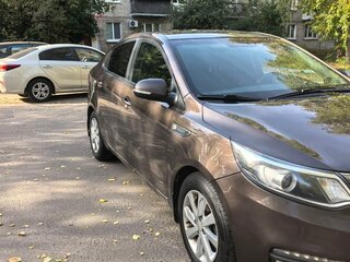 2016 Kia Rio III Рестайлинг, коричневый, 1100000 рублей, вид 1