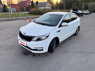 2015 Kia Rio III Рестайлинг, белый, 1350000 рублей, вид 4