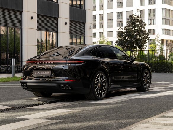 2026 Porsche Panamera 4 III, чёрный, 22000000 рублей - вид 3