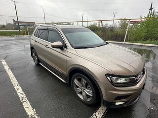 2018 Volkswagen Tiguan II, золотистый, 2800000 рублей, вид 1