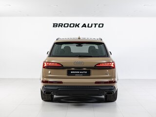 2024 Audi Q7 55 TFSI II (4M) Рестайлинг 2, золотистый, 11490000 рублей, вид 5