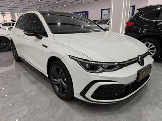 2023 Volkswagen Golf VIII, белый, 1545000 рублей, вид 3