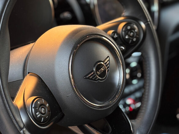 2020 Mini Hatch Cooper III (F55/F56) Рестайлинг, чёрный, 2949000 рублей - вид 8