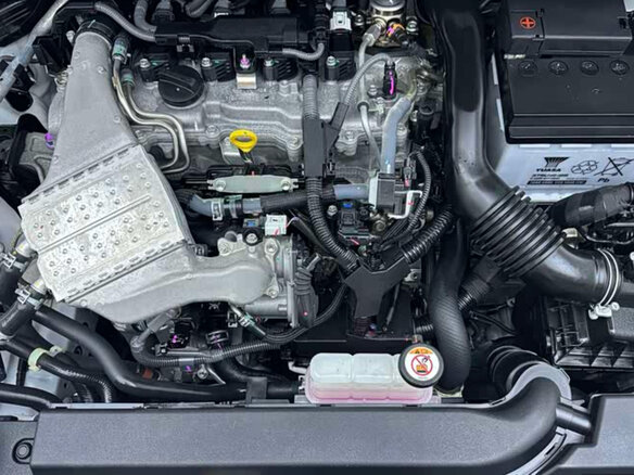 2023 Toyota Levin XII (E210) Рестайлинг, белый - вид 18