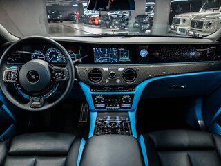 2022 Rolls-Royce Ghost Black Badge II (Series I), чёрный, 30900000 рублей, вид 2