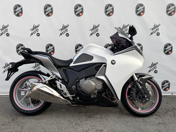 2010 Honda VFR 1200, белый, 820000 рублей