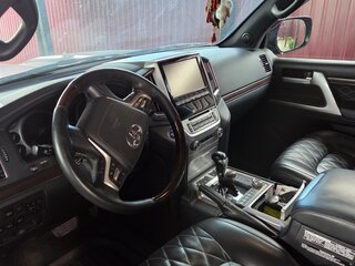 2017 Toyota Land Cruiser 200 Series Рестайлинг 2, чёрный, 6350000 рублей, вид 4