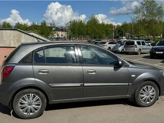 2010 Kia Rio II Рестайлинг, белый, 550000 рублей, вид 4