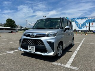 2022 Toyota Roomy I Рестайлинг, серебристый, 940000 рублей, вид 1