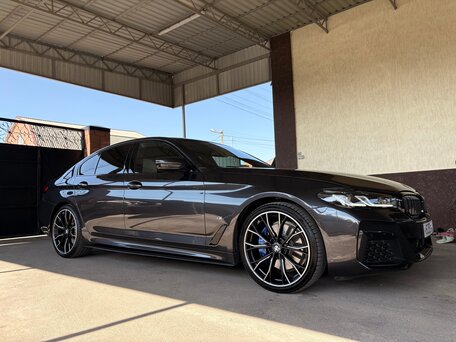 2021 BMW 5 серии 530i xDrive VII (G30/G31/G38) Рестайлинг, серый, 4150000 рублей, вид 1