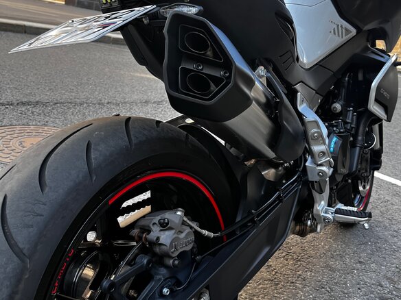 2024 CFMoto 800NK, белый - вид 5
