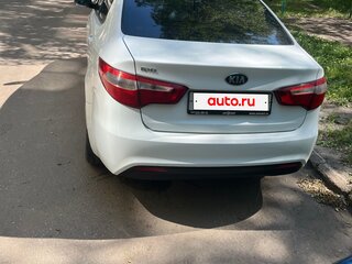 2014 Kia Rio 5-speed III, белый, 620000 рублей, вид 4
