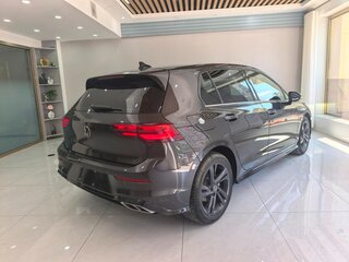 2023 Volkswagen Golf VIII, чёрный, 1650000 рублей, вид 5