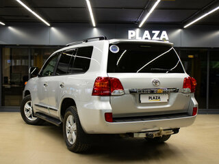 2012 Toyota Land Cruiser 200 Series Рестайлинг 1, серебристый, 4169000 рублей, вид 3