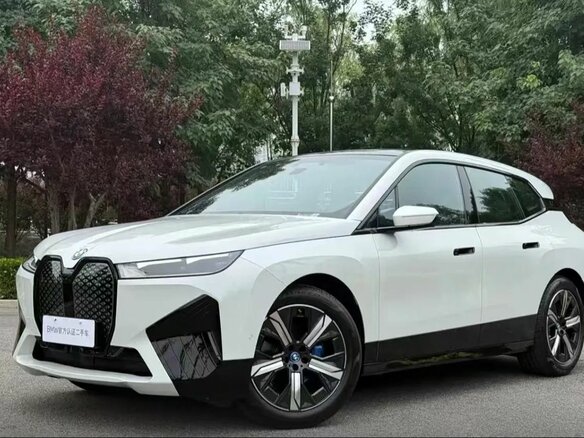 2023 BMW iX xDrive40 I (I20), белый, 9290000 рублей - вид 1