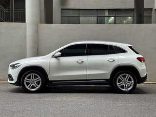 2022 Mercedes-Benz GLA 180 II (H247), белый, 2440000 рублей, вид 3