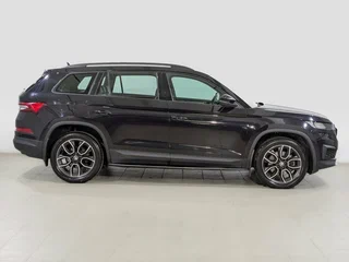 2022 Skoda Kodiaq I Рестайлинг, чёрный, 3290000 рублей, вид 4