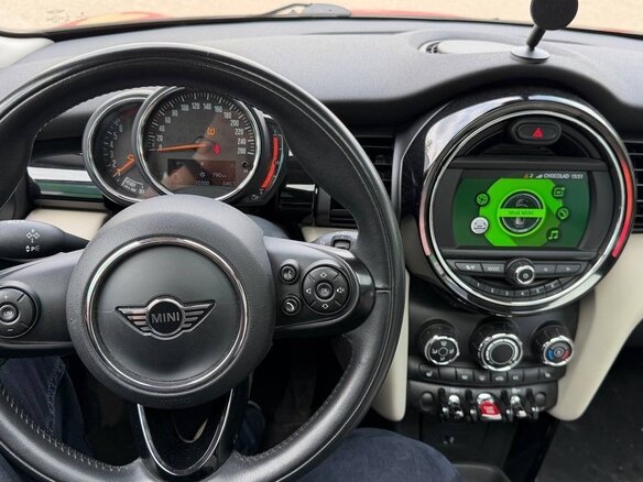 2018 Mini Hatch Cooper III (F55/F56), красный, 2090000 рублей - вид 8