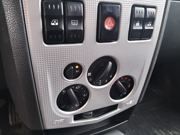 2009 Renault Logan I, красный, 359900 рублей - вид 15