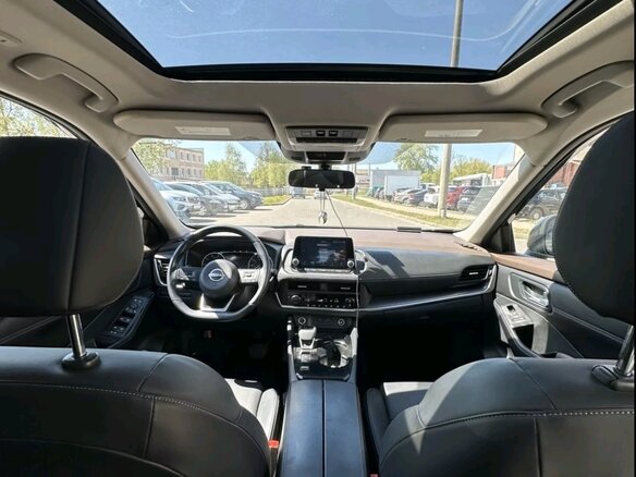 2023 Nissan Rogue III, чёрный - вид 3