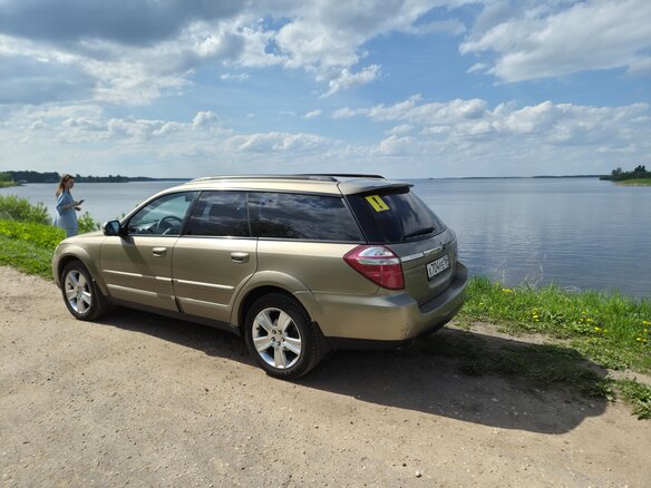 2008 Subaru Outback III Рестайлинг, золотистый, 950000 рублей - вид 4