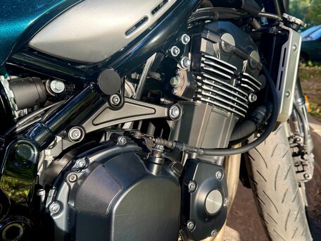 2022 Kawasaki Z 900RS, пурпурный, 960000 рублей, вид 4