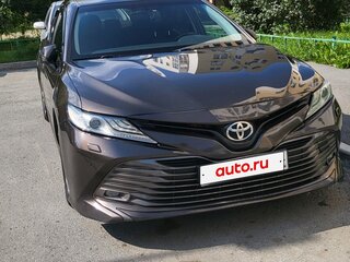 2019 Toyota Camry VIII (XV70), серый, 1900000 рублей, вид 2