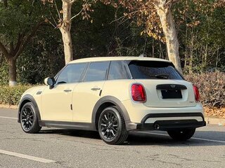 2023 Mini Hatch One III (F55/F56) Рестайлинг 2, бежевый, 2020000 рублей, вид 4
