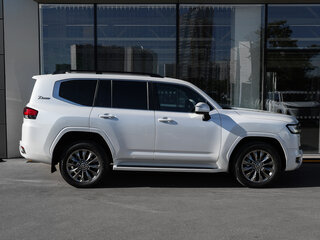 2021 Toyota Land Cruiser 300 Series, белый, 8498000 рублей, вид 4