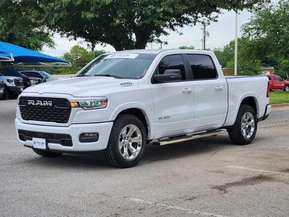 2025 Ram 1500 Quad Cab eTorque V Рестайлинг, белый, 5525000 рублей - вид 2