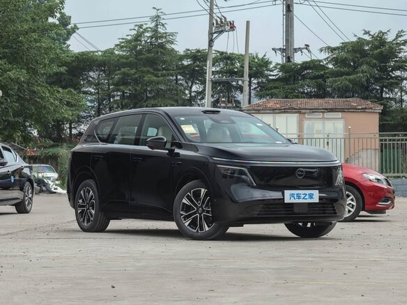 2026 Nissan NX8 73 kWh, чёрный - вид 2