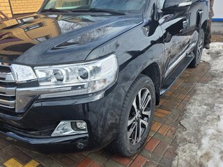 2015 Toyota Land Cruiser 200 Series Рестайлинг 1, чёрный, 4500000 рублей, вид 1