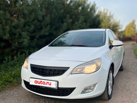 2011 Opel Astra J, белый - вид 2