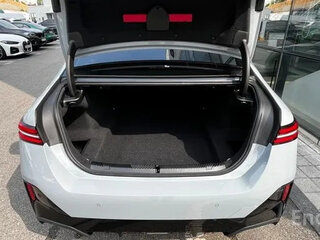 2024 BMW 5 серии 520i VIII (G60/G61/G68), голубой, 4689000 рублей, вид 4