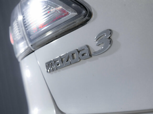 2012 Mazda 3 II (BL) Рестайлинг, белый, 990000 рублей - вид 9