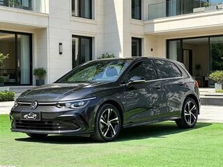 2023 Volkswagen Golf VIII, чёрный, 1880000 рублей, вид 1