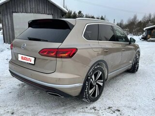 2019 Volkswagen Touareg III, коричневый, 6000000 рублей, вид 3
