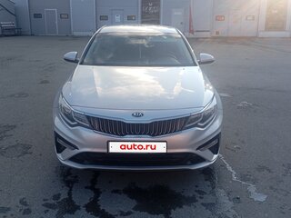 2019 Kia Optima IV Рестайлинг, серебристый, 1850000 рублей, вид 1