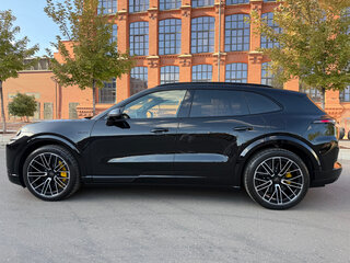 2026 Porsche Cayenne Turbo Electric IV, чёрный, 38500000 рублей, вид 4