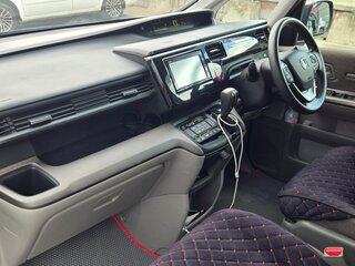 2019 Honda Stepwgn V Рестайлинг, серый, 1700000 рублей, вид 4