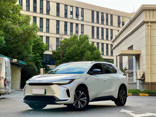 2025 Toyota bZ4X I, белый, 3421745 рублей, вид 1