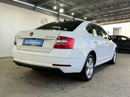 2019 Skoda Octavia III (A7) Рестайлинг, белый, 1489000 рублей, вид 5