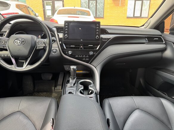 2022 Toyota Camry VIII (XV70) Рестайлинг, белый, 3625000 рублей - вид 5