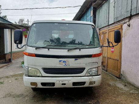 2004 Toyota Dyna, белый, 1100000 рублей, вид 3
