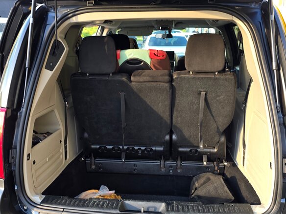 2011 Dodge Caravan Grand V, серый, 1500000 рублей - вид 12
