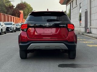 2023 Toyota Yaris L X XP150 Рестайлинг, красный, 1050333 рублей, вид 4