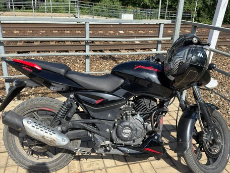 2020 Bajaj Pulsar 180, чёрный, 70000 рублей, вид 2