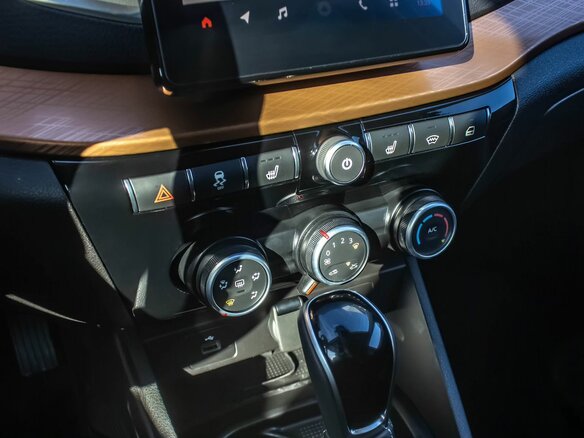 2026 Lada (ВАЗ) Vesta SW Cross I Рестайлинг (NG), серебристый, 2043000 рублей - вид 18