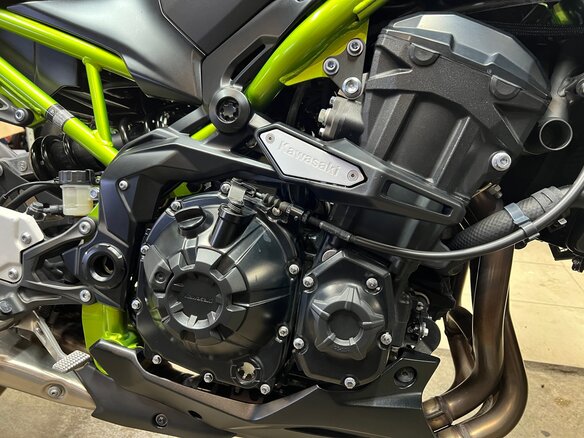 2021 Kawasaki Z 900, серый - вид 8