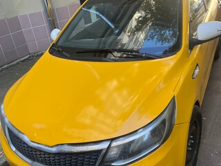 2016 Kia Rio III Рестайлинг, жёлтый, 470000 рублей, вид 2